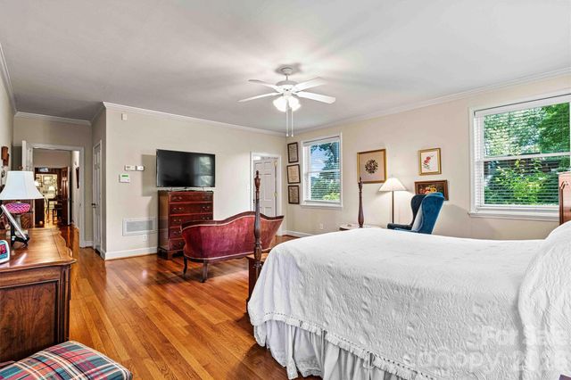 842 North Center Street, Hickory, NC 28601