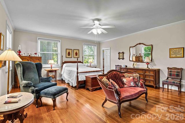 842 North Center Street, Hickory, NC 28601