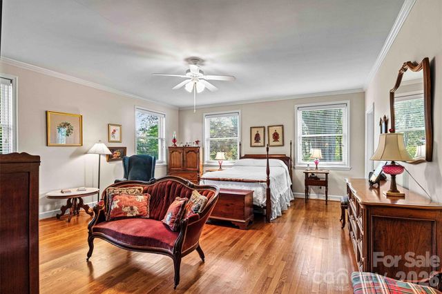 842 North Center Street, Hickory, NC 28601