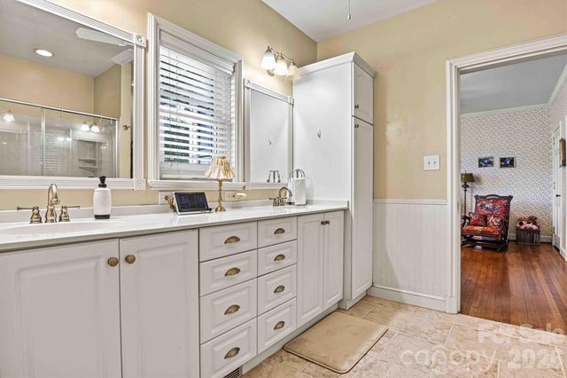 842 North Center Street, Hickory, NC 28601