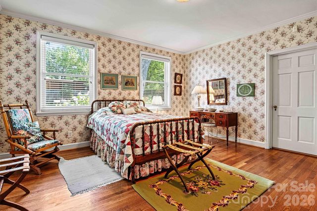 842 North Center Street, Hickory, NC 28601