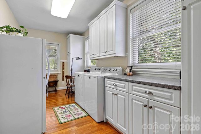 842 North Center Street, Hickory, NC 28601