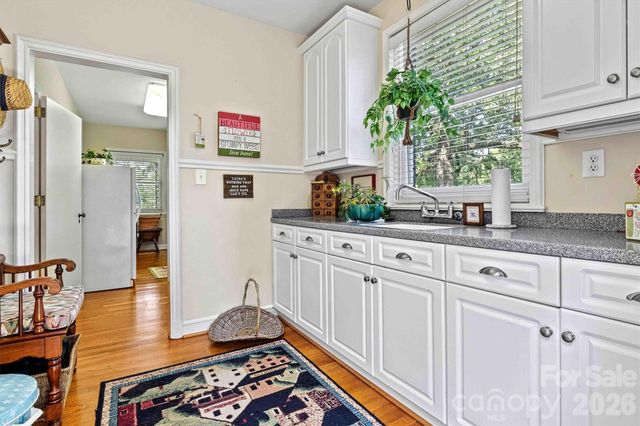 842 North Center Street, Hickory, NC 28601