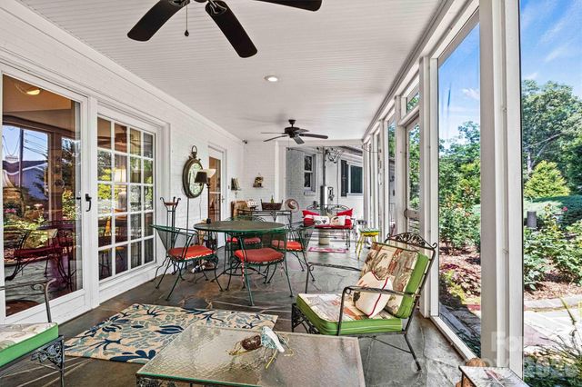 842 North Center Street, Hickory, NC 28601