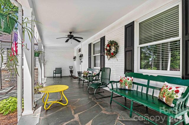 842 North Center Street, Hickory, NC 28601