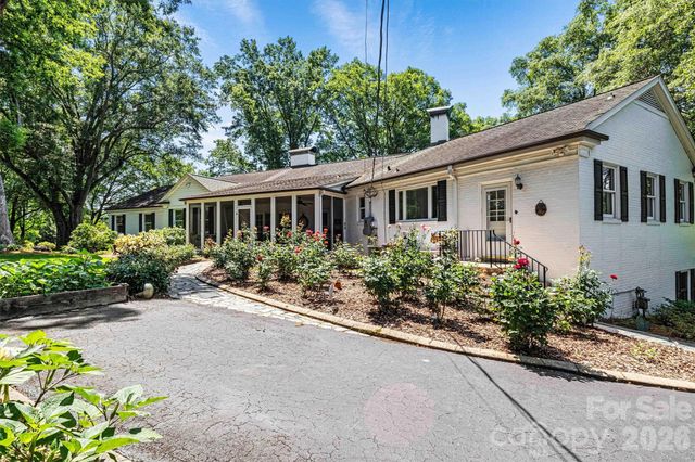 842 North Center Street, Hickory, NC 28601