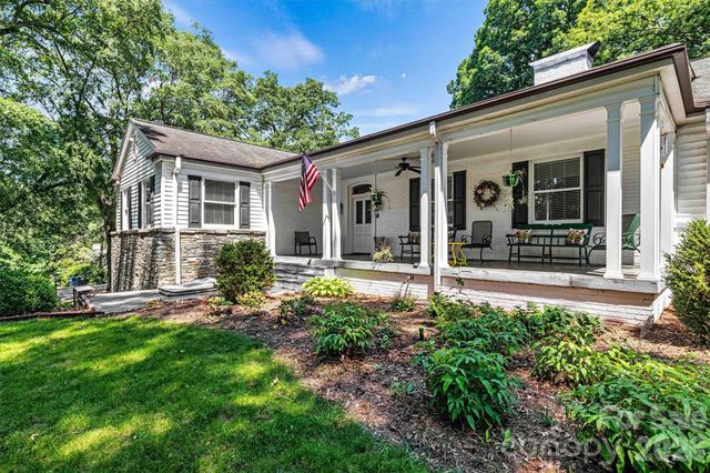842 North Center Street, Hickory, NC 28601