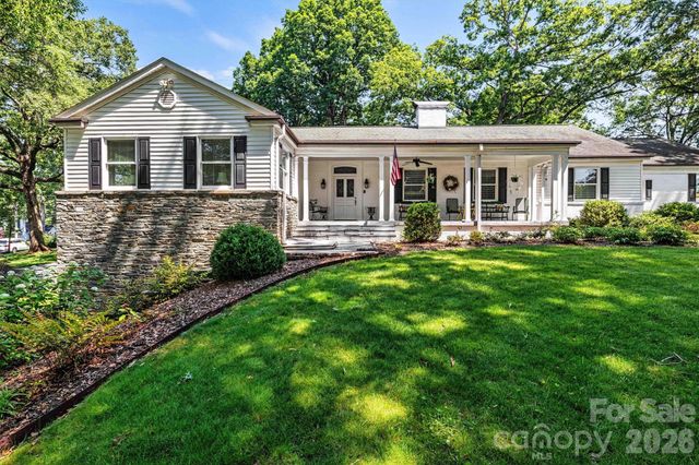 842 North Center Street, Hickory, NC 28601