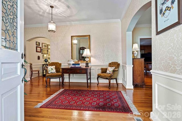 842 North Center Street, Hickory, NC 28601