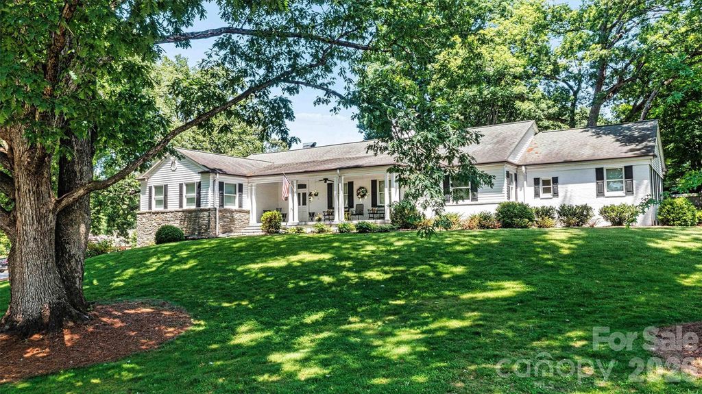 842 North Center Street, Hickory, NC 28601