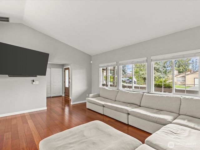 1027 SW 348th Place, Federal Way, WA 98023