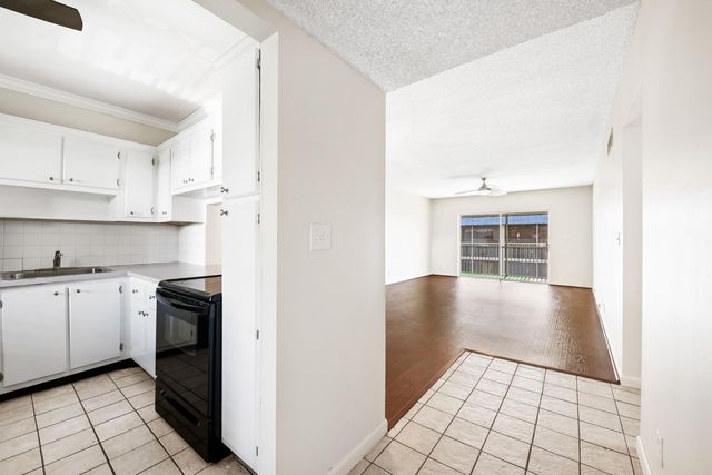 2980 Riverside Drive 324-3, Coral Springs, FL 33065