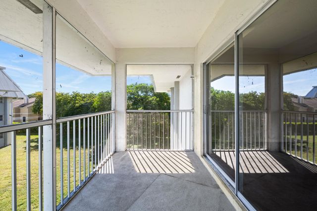 2980 Riverside Drive 324-3, Coral Springs, FL 33065