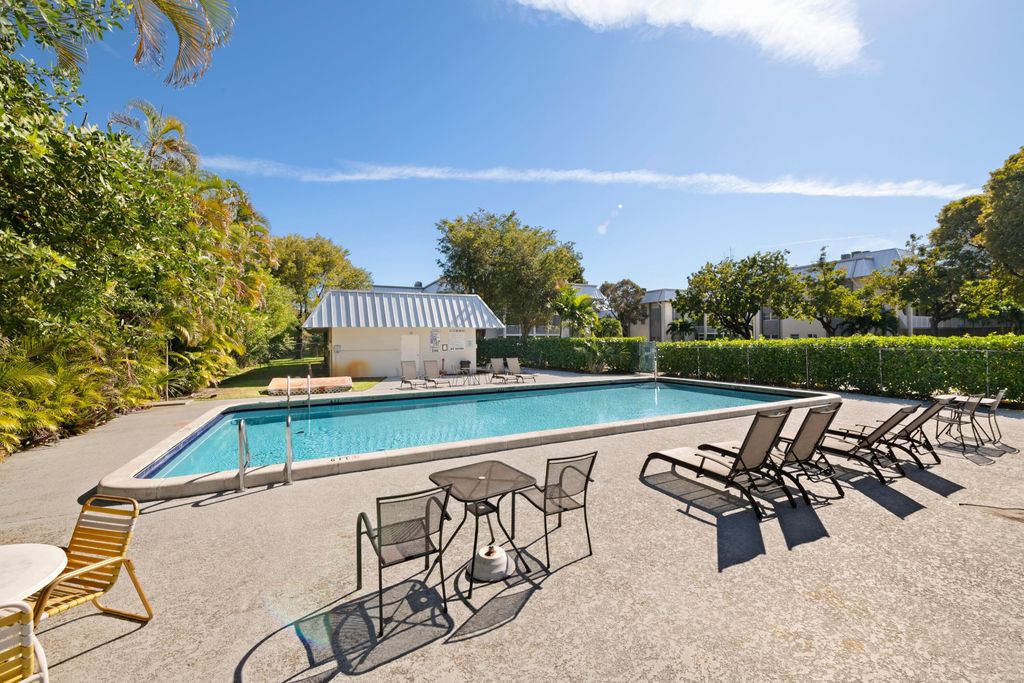 2980 Riverside Drive 324-3, Coral Springs, FL 33065