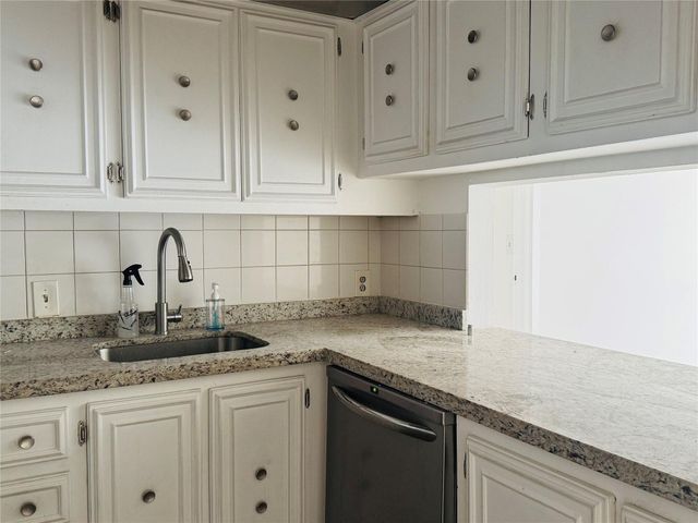 4848 NW 24th Court 330, Lauderdale Lakes, FL 33313