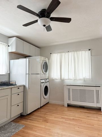53 Thompson St 53, Amesbury, MA 01913