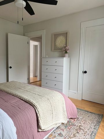 53 Thompson St 53, Amesbury, MA 01913