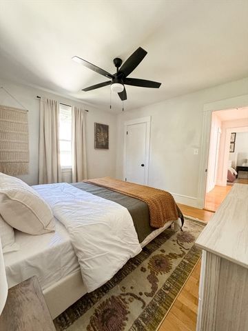 53 Thompson St 53, Amesbury, MA 01913