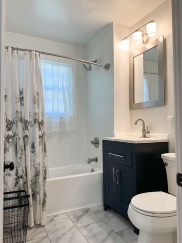 53 Thompson St 53, Amesbury, MA 01913