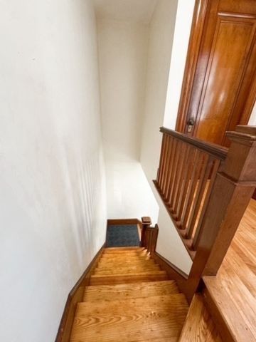 53 Thompson St 53, Amesbury, MA 01913