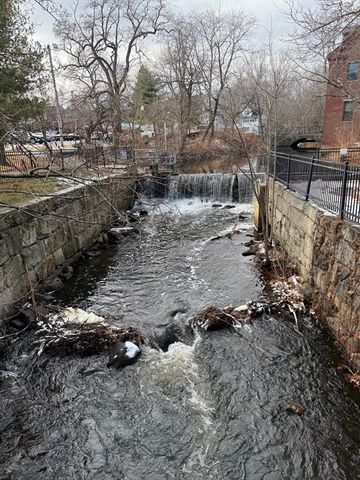 53 Thompson St 53, Amesbury, MA 01913