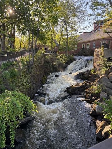 53 Thompson St 53, Amesbury, MA 01913