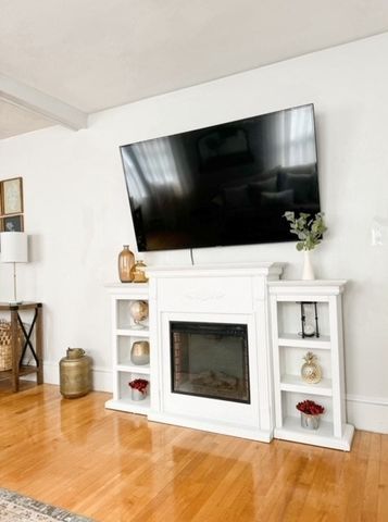53 Thompson St 53, Amesbury, MA 01913