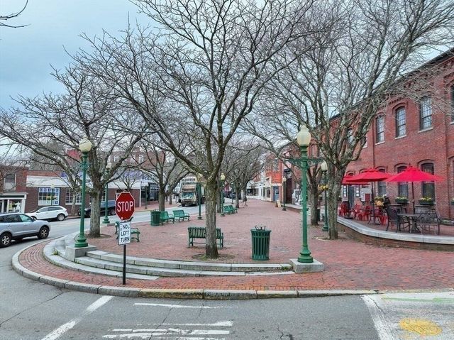 53 Thompson St 53, Amesbury, MA 01913
