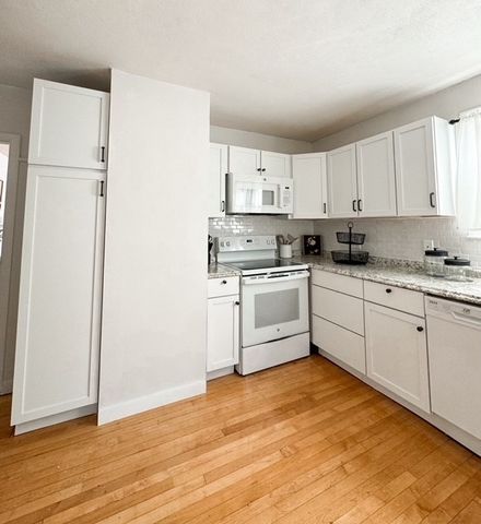 53 Thompson St 53, Amesbury, MA 01913