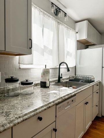 53 Thompson St 53, Amesbury, MA 01913
