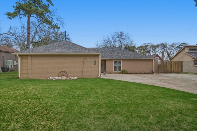 10023 Sweet Gum Lane, Baytown, TX 77521