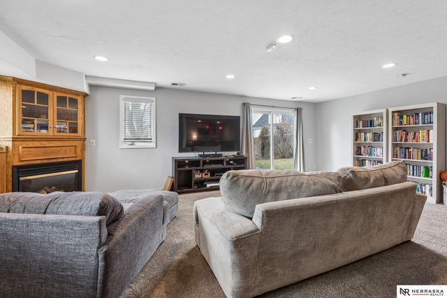 5626 S 125th Circle, Omaha, NE 68137