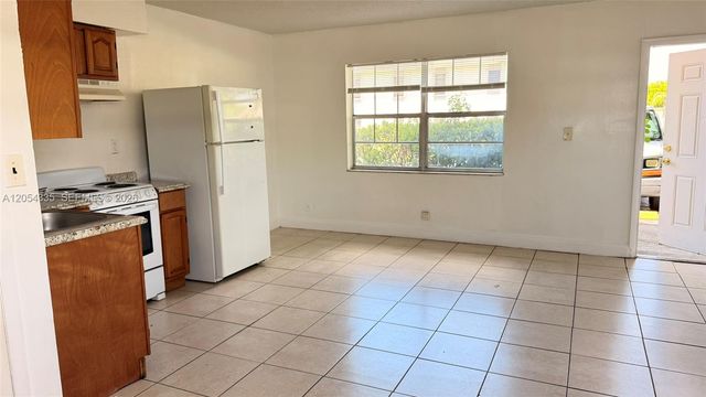 978 SW 10th Drive 10, Pompano Beach, FL 33060