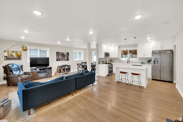 1861 E SEVERN DR, Holladay, UT 84124