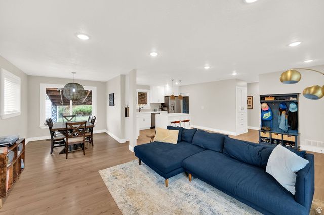 1861 E SEVERN DR, Holladay, UT 84124