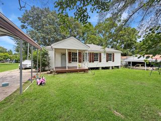 917 Kings Rd, Leesville, LA 71446