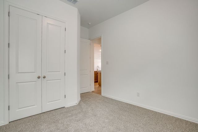 909 Schuberts Road, Justin, TX 76247