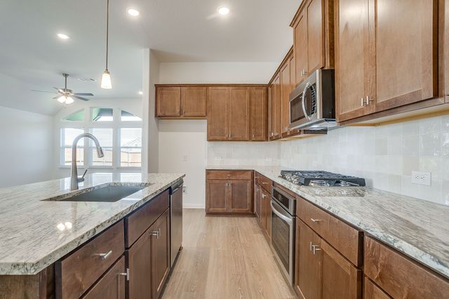 909 Schuberts Road, Justin, TX 76247