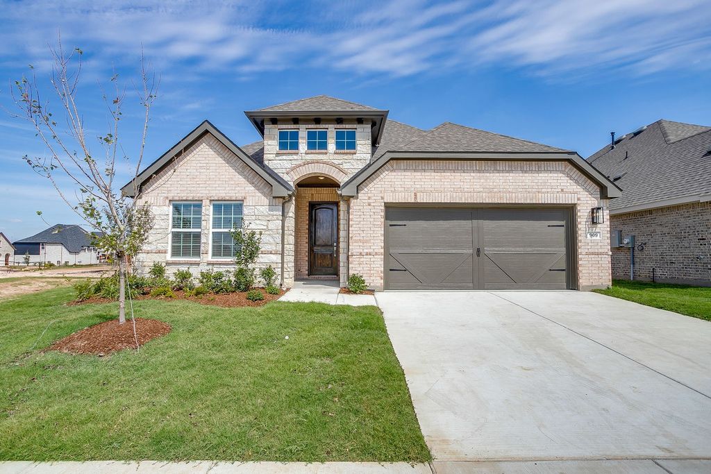 909 Schuberts Road, Justin, TX 76247