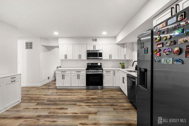 23 Pittsburgh Avenue, Piscataway, NJ 08854