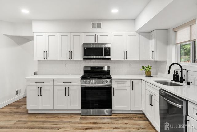 23 Pittsburgh Avenue, Piscataway, NJ 08854