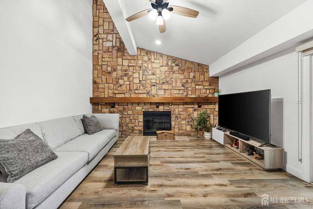 23 Pittsburgh Avenue, Piscataway, NJ 08854