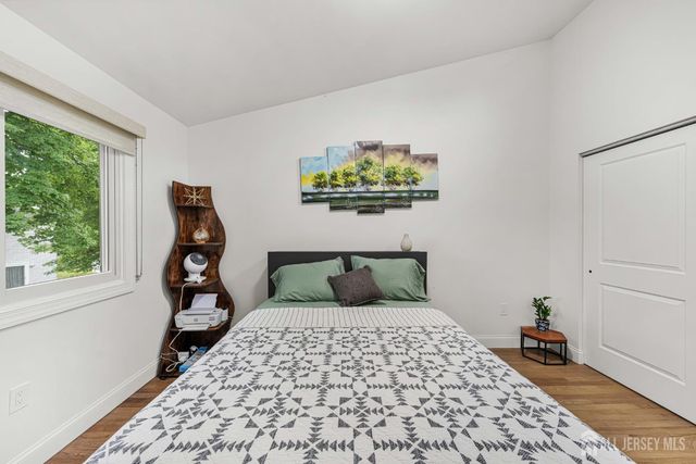 23 Pittsburgh Avenue, Piscataway, NJ 08854