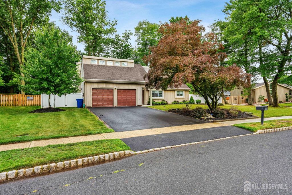 23 Pittsburgh Avenue, Piscataway, NJ 08854