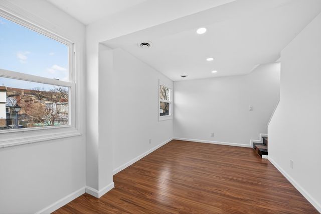 14 LAUREL CT, Jc, Downtown, NJ 07302