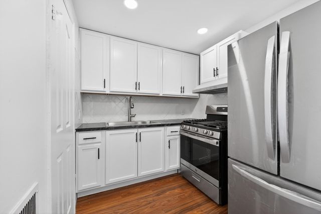 14 LAUREL CT, Jc, Downtown, NJ 07302