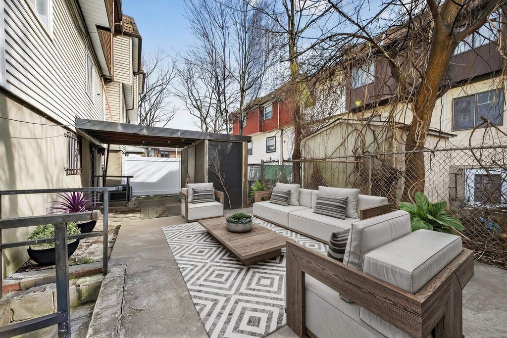 14 LAUREL CT, Jc, Downtown, NJ 07302