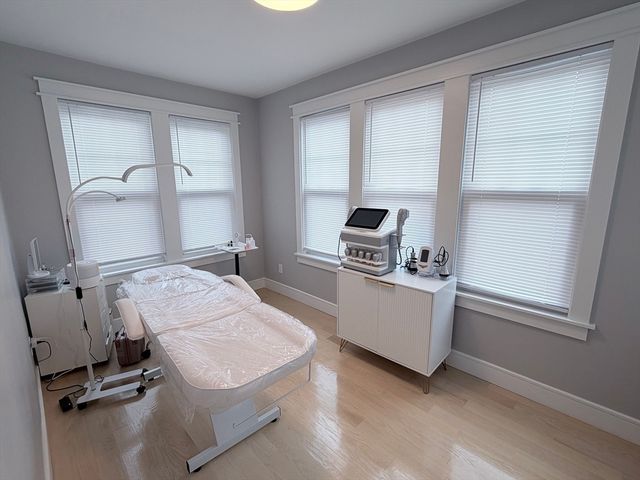 70 Upsala St, Worcester, MA 01610