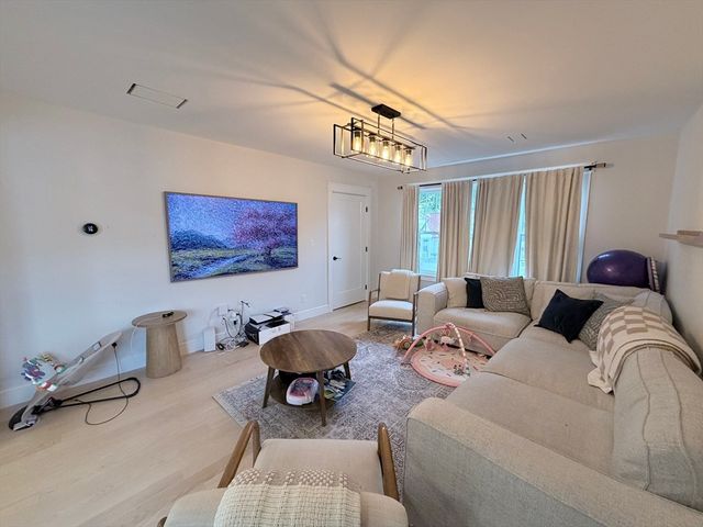 70 Upsala St, Worcester, MA 01610