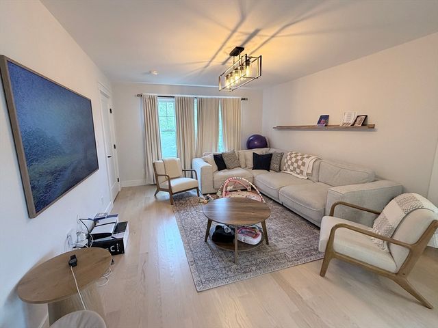 70 Upsala St, Worcester, MA 01610